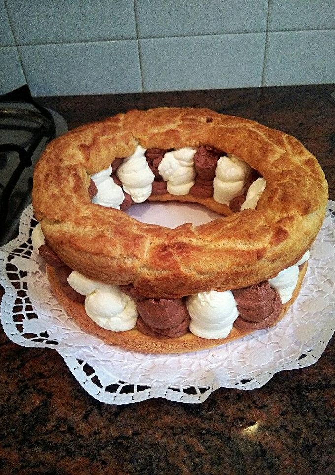 Una foto de Roscón de nata y trufa