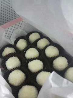 Una foto de Trufas de coco