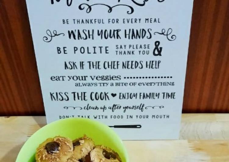 Langkah Mudah untuk Menyiapkan Crunchy Nutella Cheese Thumbprint Cookies yang Bikin Ngiler