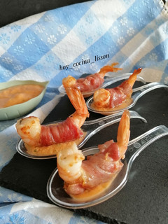 Una foto de Langostinos con jamón