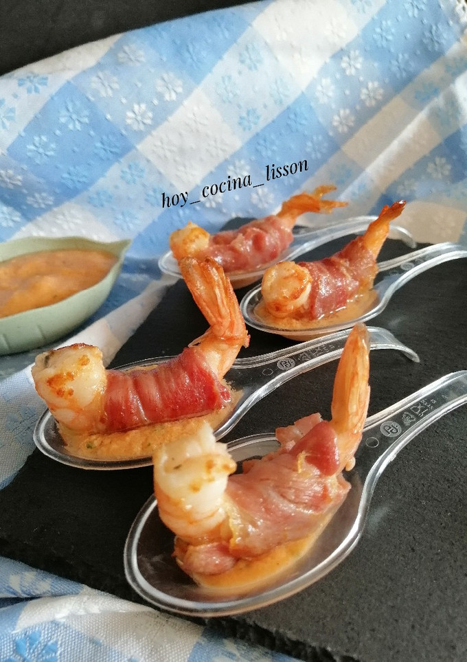 Una foto de Langostinos con jamón