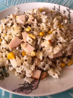 Una foto de Arroz con quinoa, maíz y pavo