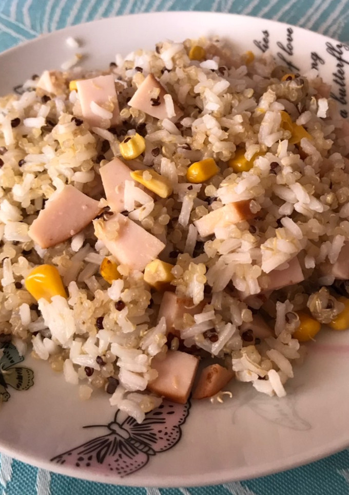Una foto de Arroz con quinoa, maíz y pavo