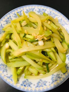 Hình của món Su hào xào tỏi.