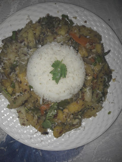 A picture of Poriyal with steamed rice.