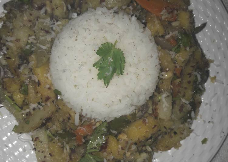 Poriyal with steamed rice