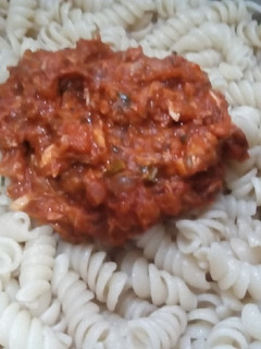 Una foto de Salsa de tomate natural con pescado (jurel en tarro)