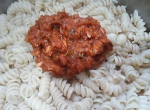 Una foto de Salsa de tomate natural con pescado (jurel en tarro)