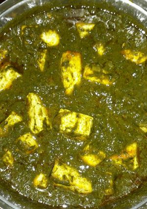 A picture of Palak paneer.