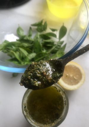 Foto principal de Salsa estilo "pesto", de albahaca 🌿 sin queso, con pistachos y piñones