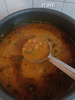 पंजाबी मसाला राजमा (punjabi masala rajma recipe in Hindi) रेसिपी मुख्य फोटो