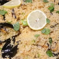 A picture of Spicy couscous with mussels.