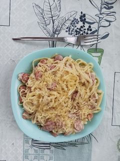 Una foto de Tallarines a la carbonara