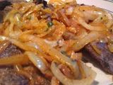 Bifes con cebolla
