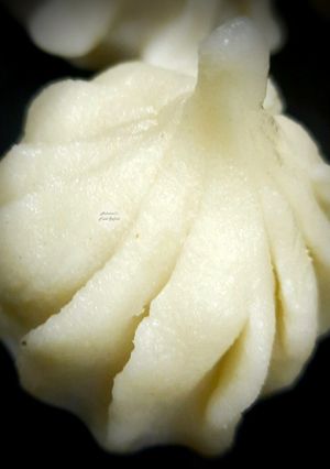उकडीचे मोदक (ukadiche modak recipe in marathi) रेसिपी चे मुख्य फोटो 