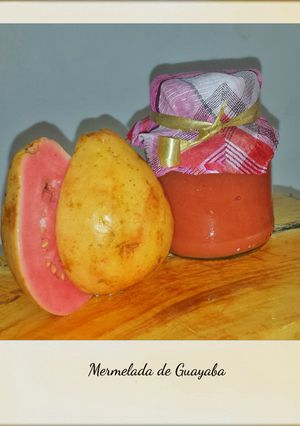 Una foto de Mermelada de guayaba