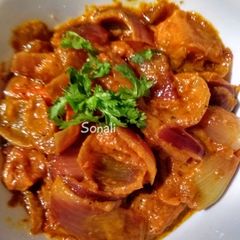 A picture of Malai do pyaza.