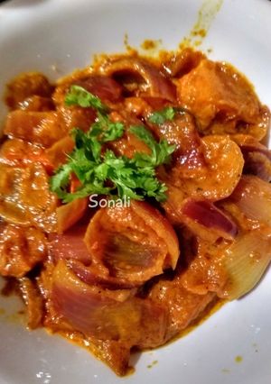 A picture of Malai do pyaza.