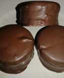 Alfajores bañados de chocolate