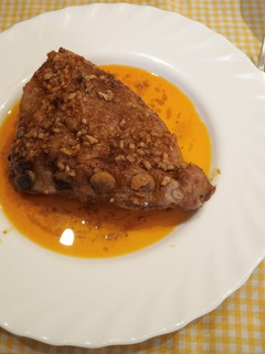 Una foto de Costillar de churrasco de cerdo marinado y horneado