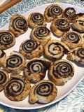 Feuilletés apéritif « escargots » à la tapenade noire, origan et parmesan