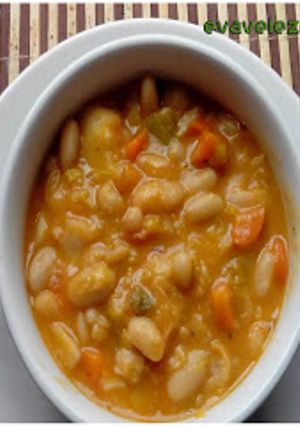 Foto principal de Judías blancas con verduras