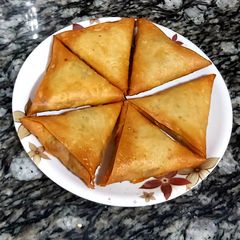 Chicken samosas A picture of Chicken samosas.