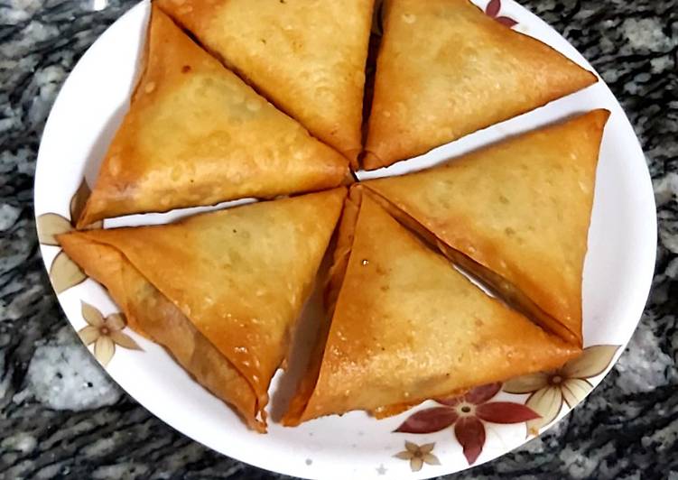 Simple Way to Make Any-night-of-the-week Chicken samosas