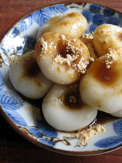 A picture of Dango Dumplings made with ‘Shiratamako’ Flour.