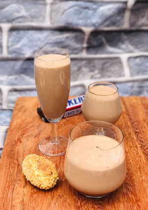 A picture of Chocolate and coconut milkshake.