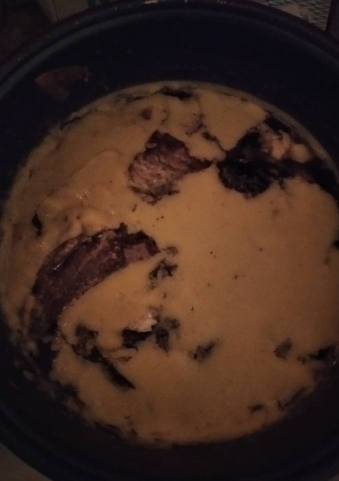 Ребра тушковані з чорносливом і овочами