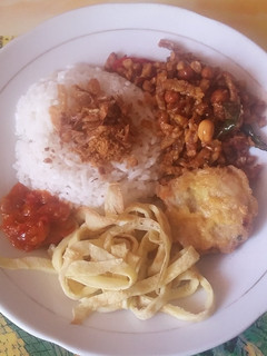Foto resep Nasi Uduk Komplit dg perkedel sayur,tempe caramel,telur dan sambal