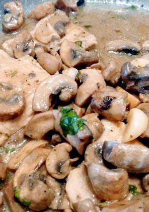 Foto di Scaloppine di maiale con funghi champignon