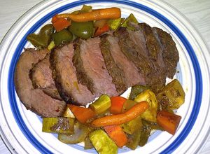 Una foto de Rosbif con vegetales