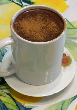Foto di Cioccolata calda con una leggera spolverata di cannella in polvere