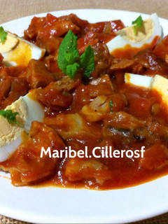 Una foto de -Carne asada con tomate-