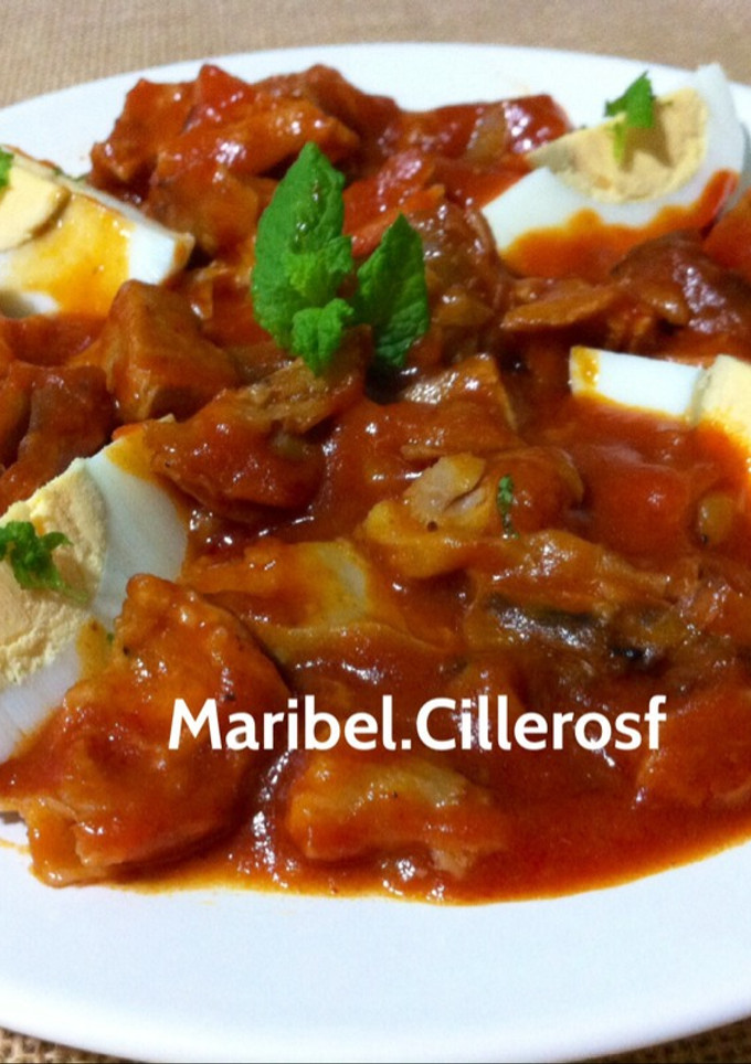 Una foto de -Carne asada con tomate-