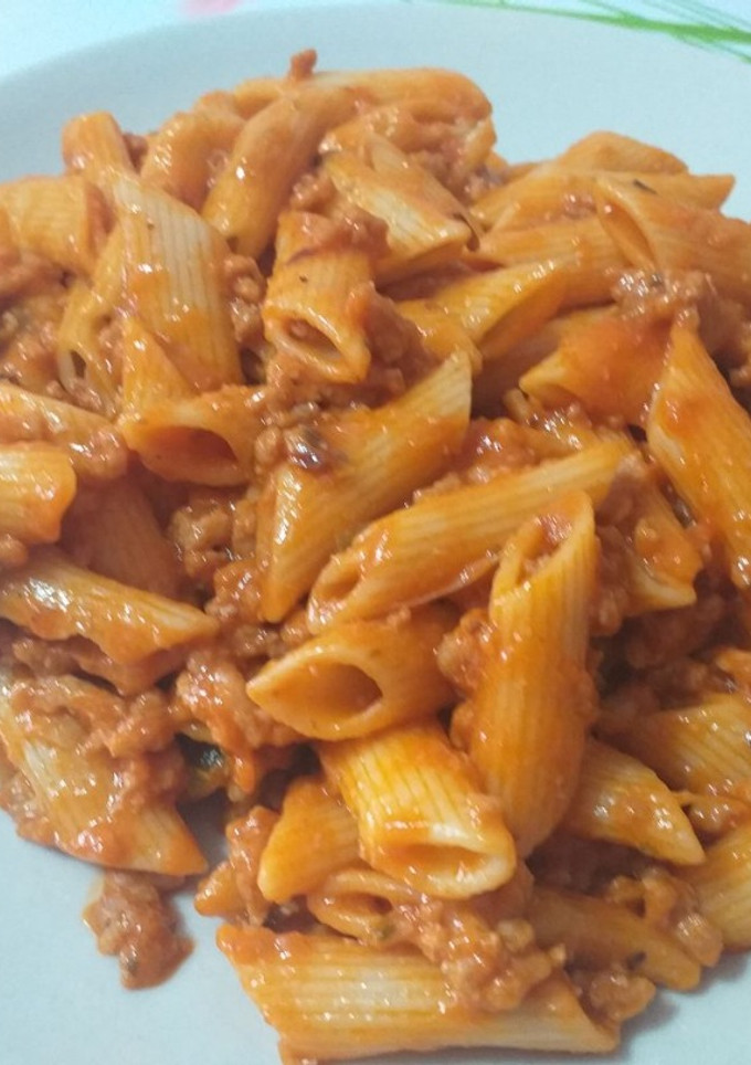 Una foto de Macarrones con salsa boloñesa italiana