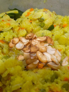 ரவா கிச்சிடி(RAVA KICHIDI RECIPE IN TAMIL) செய்முறை முக்கிய புகைப்படம்