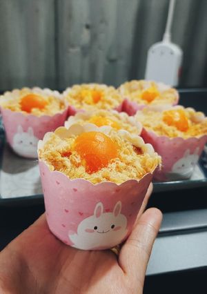 Hình của món Bánh bông lan trứng muối chà bông sốt phô mai.