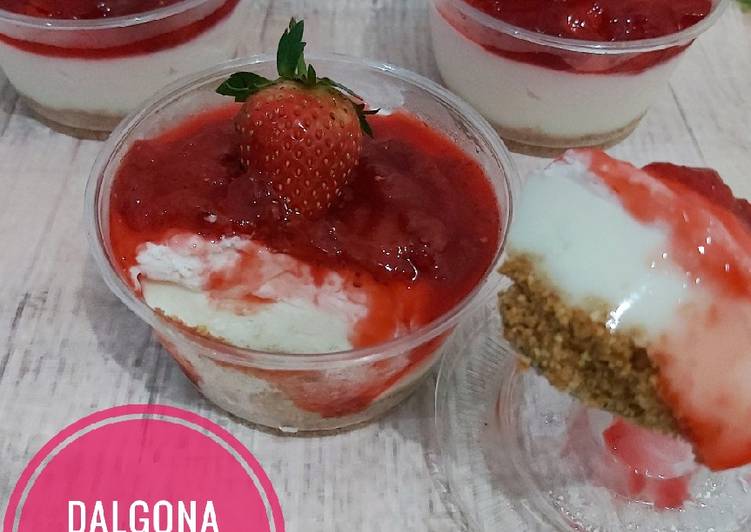 Dalgona Strawberry Dessert Cup