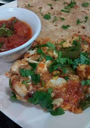A picture of Egg bhujiya wid simple roti.
