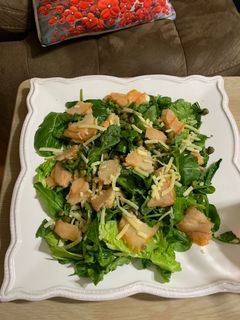 Una foto de Ensalada con salmón