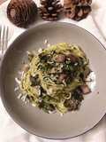 Spaghetti con il cavolo nero guanciale crema di cavolo nero