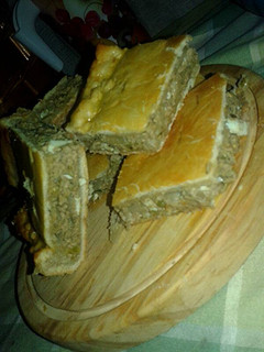 Una foto de Torta de atún clásica