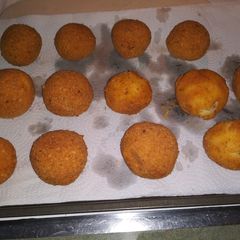 A picture of Fried Balls of yumminess.