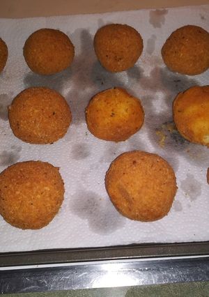 A picture of Fried Balls of yumminess.