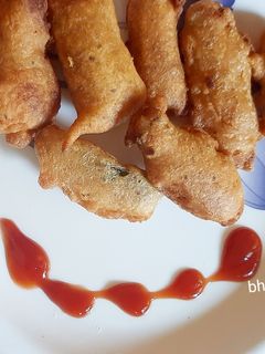 ढोबळी मिरची भजी (dhobhdi mirchi bhaji recipe in marathi) रेसिपी चे मुख्य फोटो