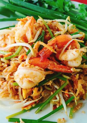 รูปของ เส้นเล็กผัดไทกุ้งสด