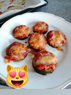 Cukkinis minipizzák recept fotója
